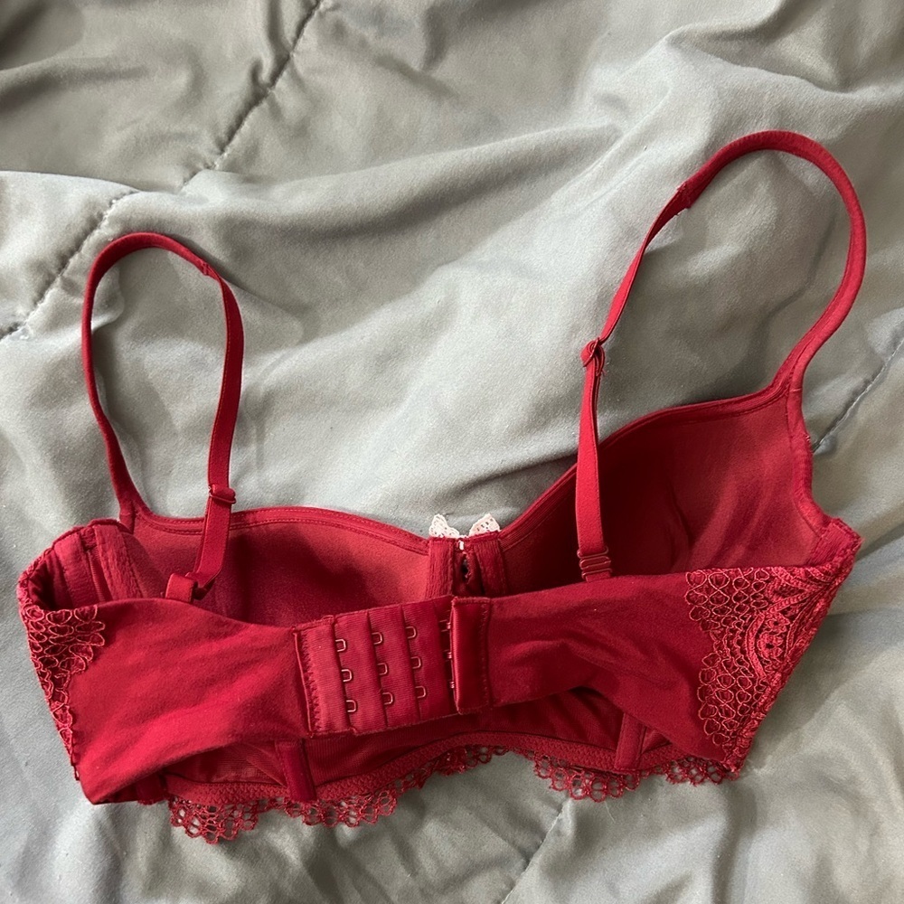 Victoria’s Secret red bra 32 D - fits more like a C - Picture 2 of 3